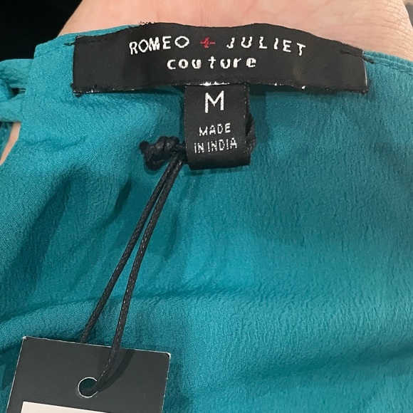 Romeo & Juliet Couture turquoise ruffled crop top with lace up back / M / EUC - Picture 14 of 17